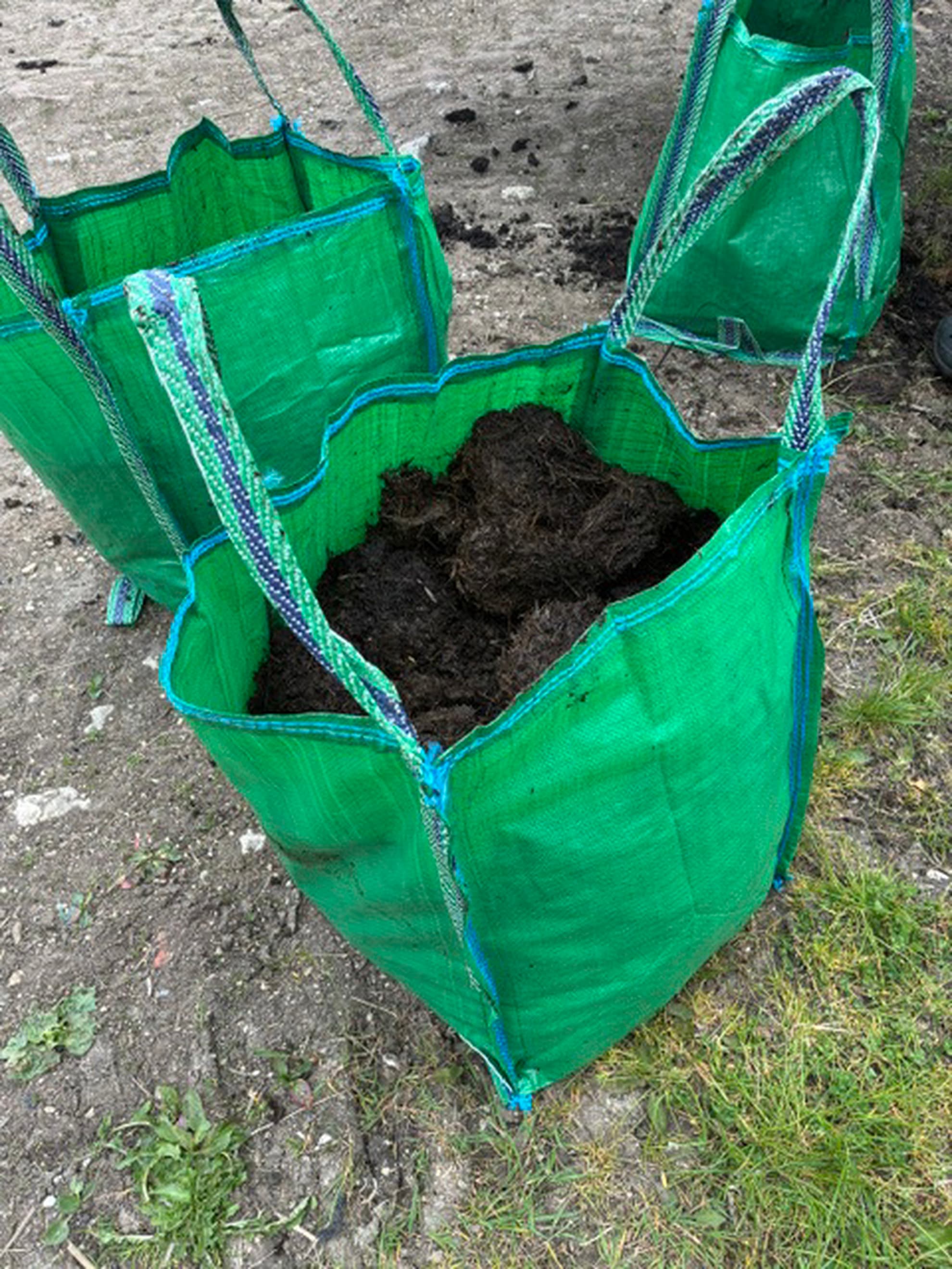 Compost FYM in tote bag 100L